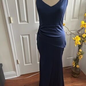 Sleek Navy V-Neck Prom Gown